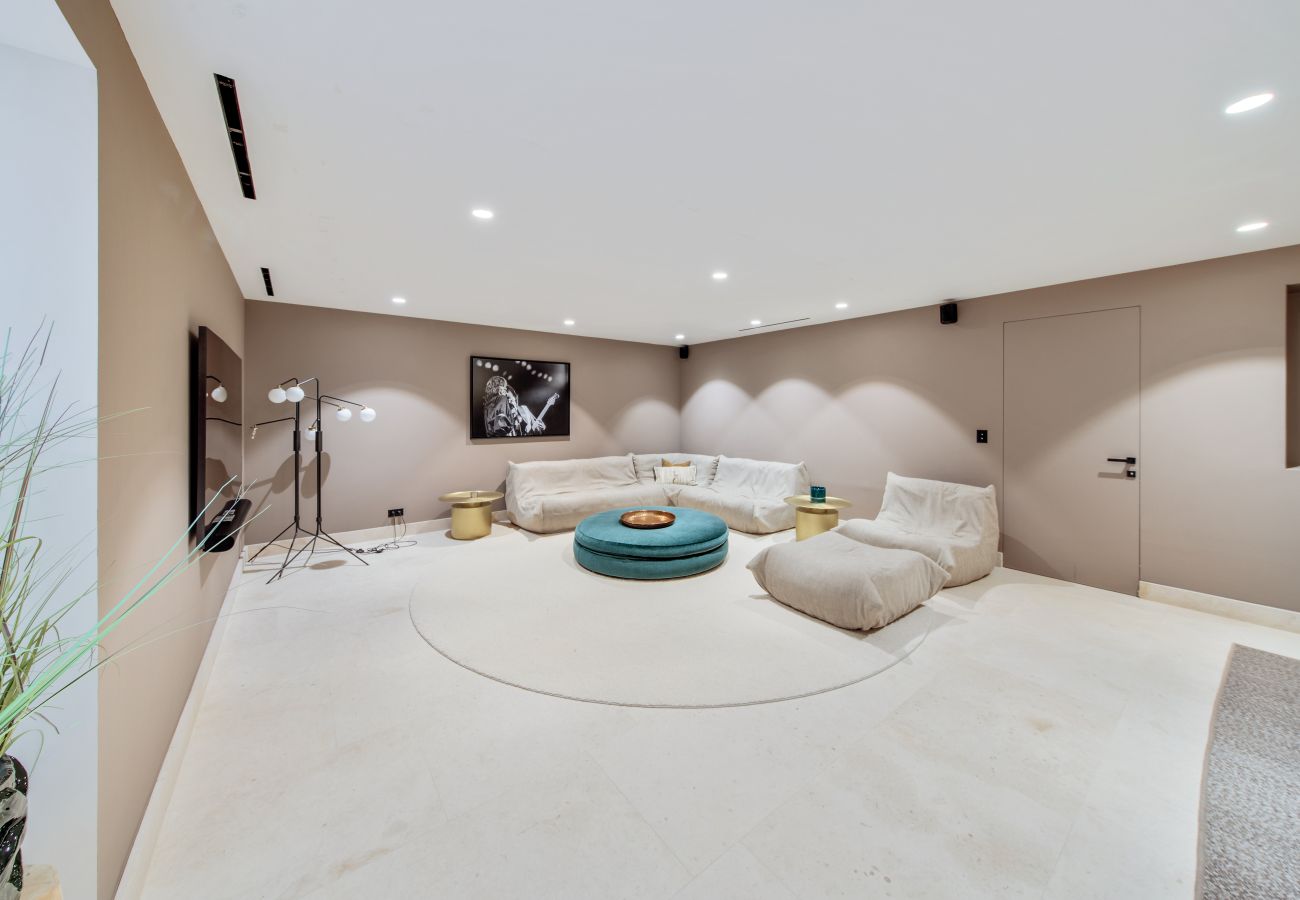 Villa in Saint-Tropez - Villa Les Pins D'OR - Les Parcs avec piscine