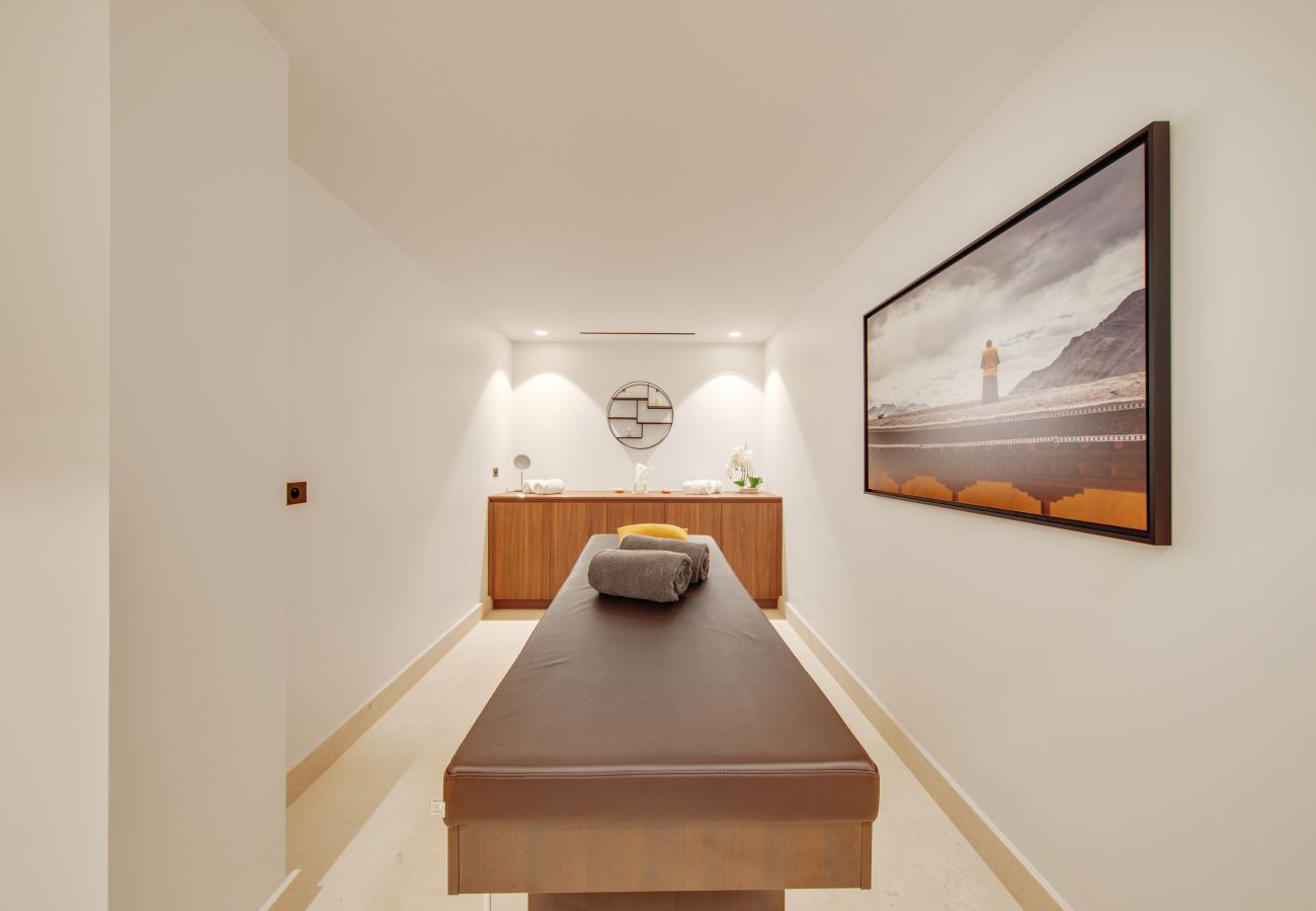 Villa in Saint-Tropez - Villa Les Pins D'OR - Les Parcs avec piscine