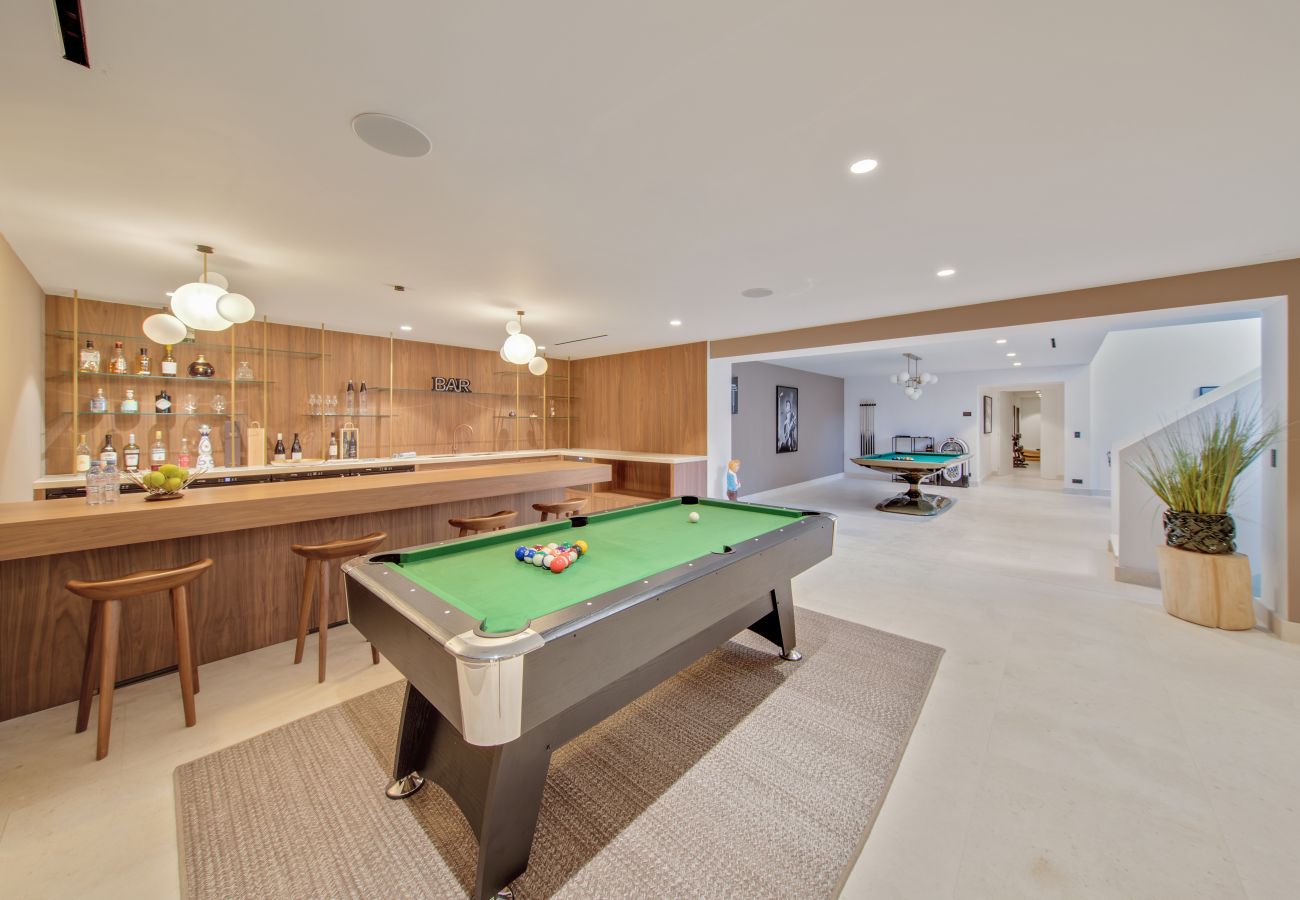 Villa in Saint-Tropez - Villa Les Pins D'OR - Les Parcs avec piscine