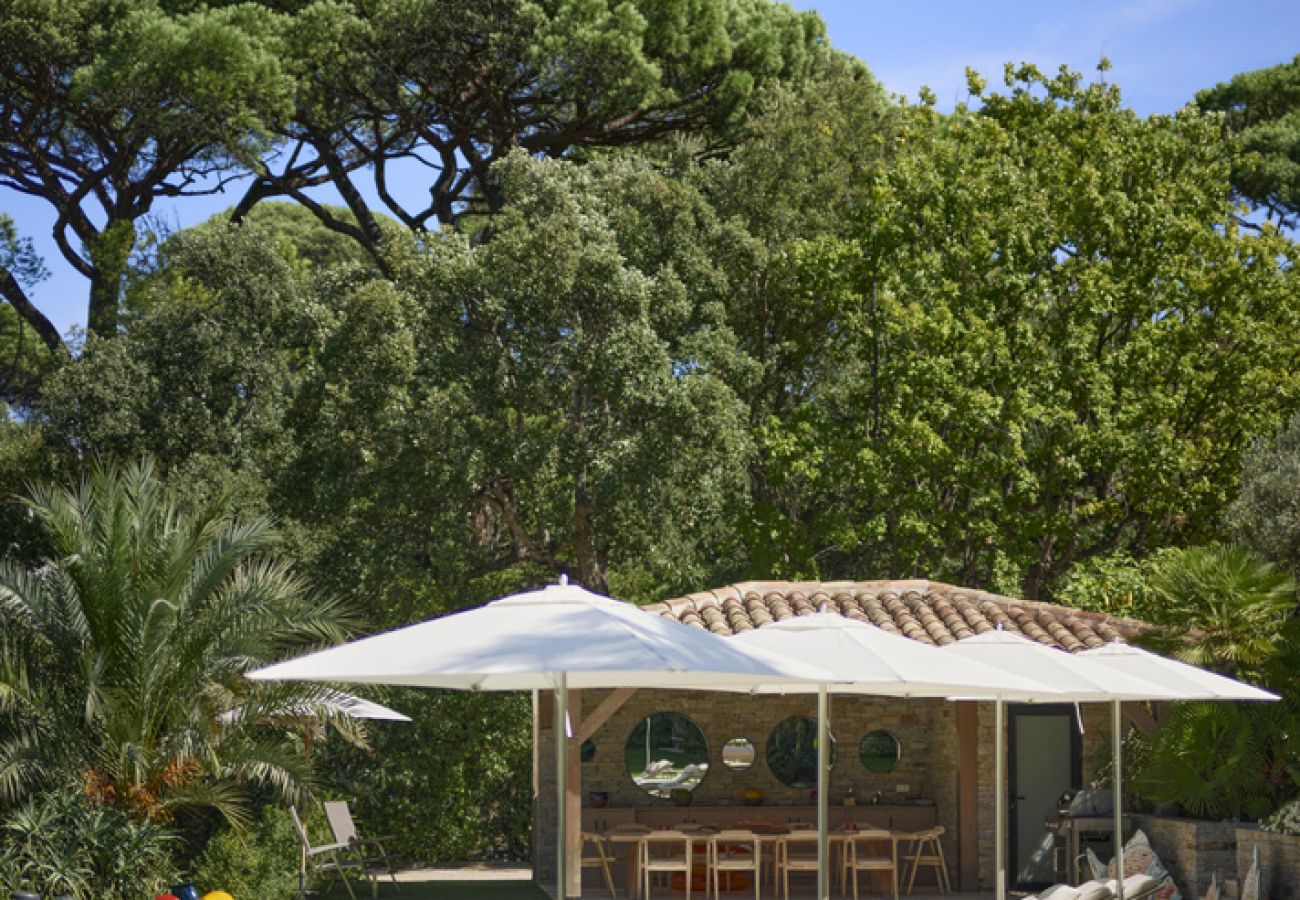 Villa in Saint-Tropez - Villa Les Pins D'OR - Les Parcs avec piscine