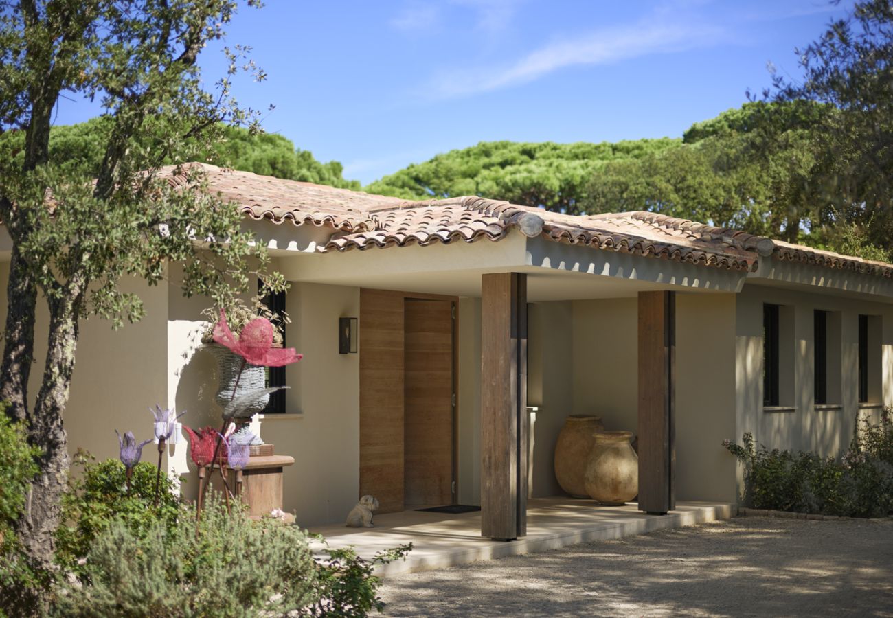 Villa in Saint-Tropez - Villa Les Pins D'OR - Les Parcs avec piscine