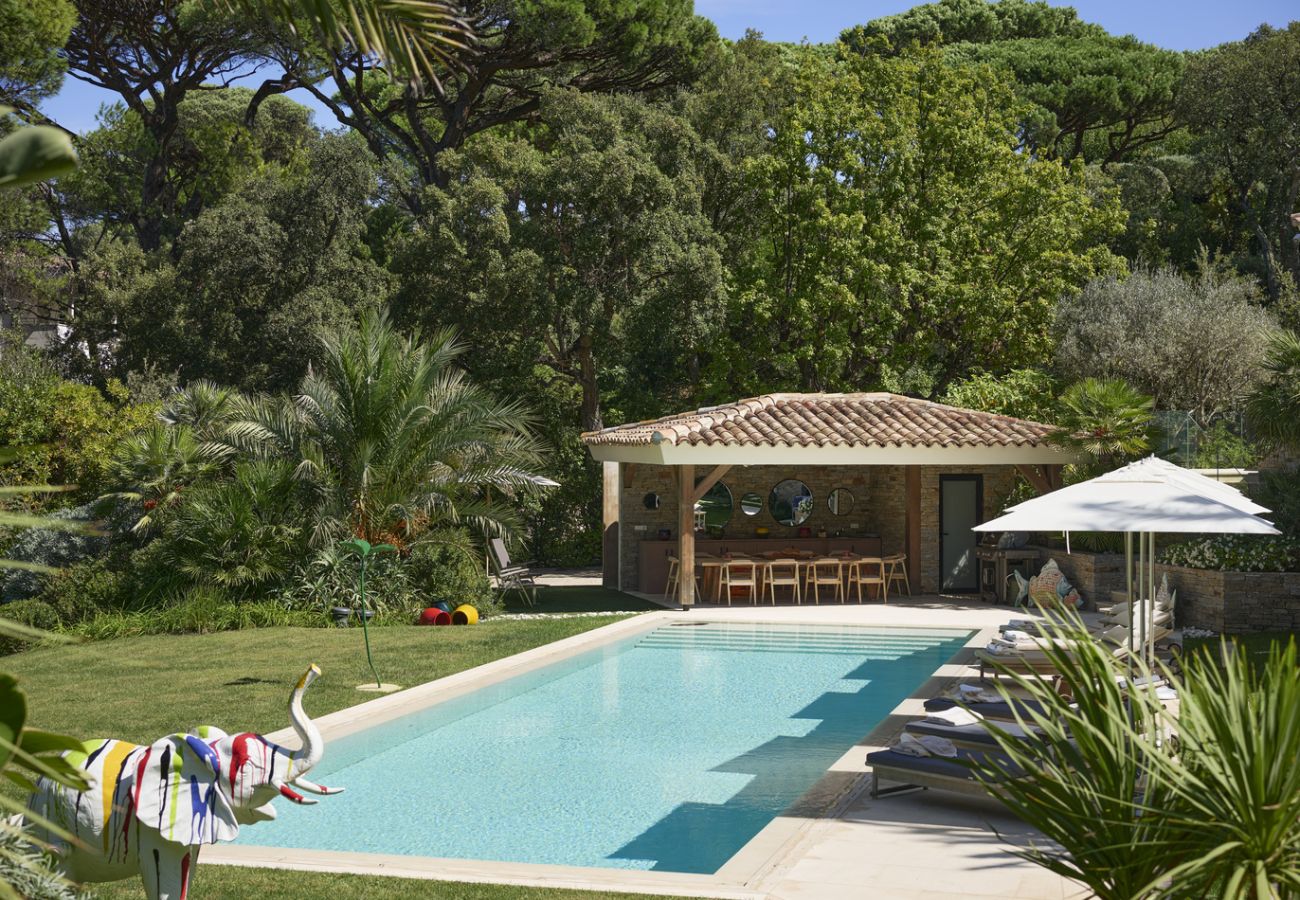 Villa in Saint-Tropez - Villa Les Pins D'OR - Les Parcs avec piscine