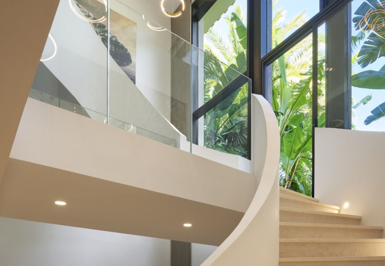 Villa in Saint-Tropez - Villa Les Pins D'OR - Les Parcs avec piscine