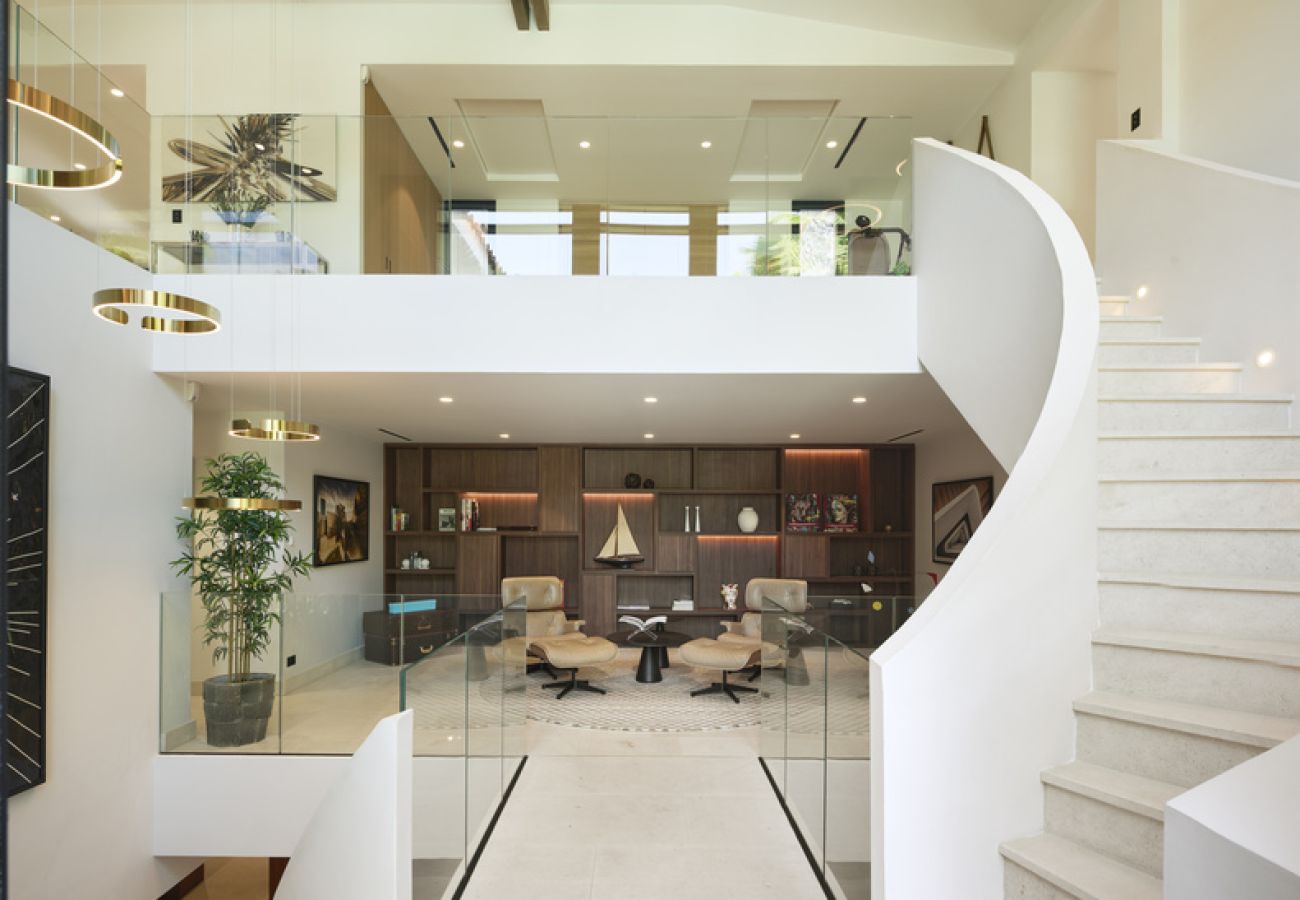 Villa in Saint-Tropez - Villa Les Pins D'OR - Les Parcs avec piscine