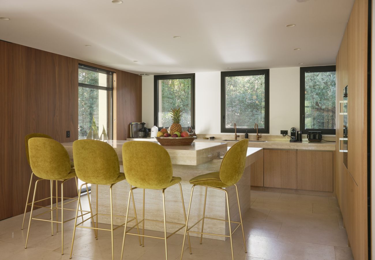 Villa in Saint-Tropez - Villa Les Pins D'OR - Les Parcs avec piscine