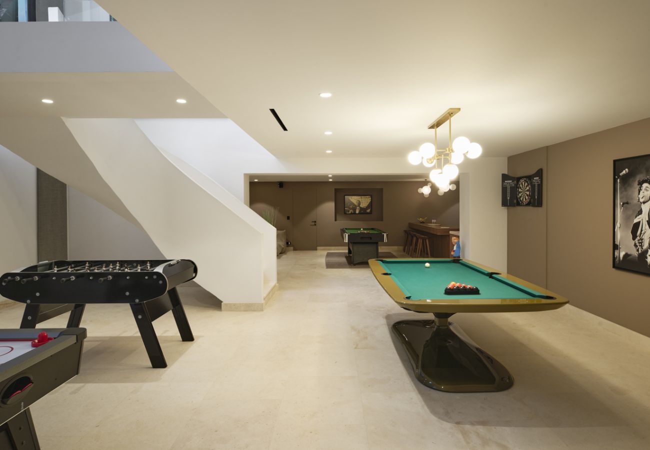 Villa in Saint-Tropez - Villa Les Pins D'OR - Les Parcs avec piscine