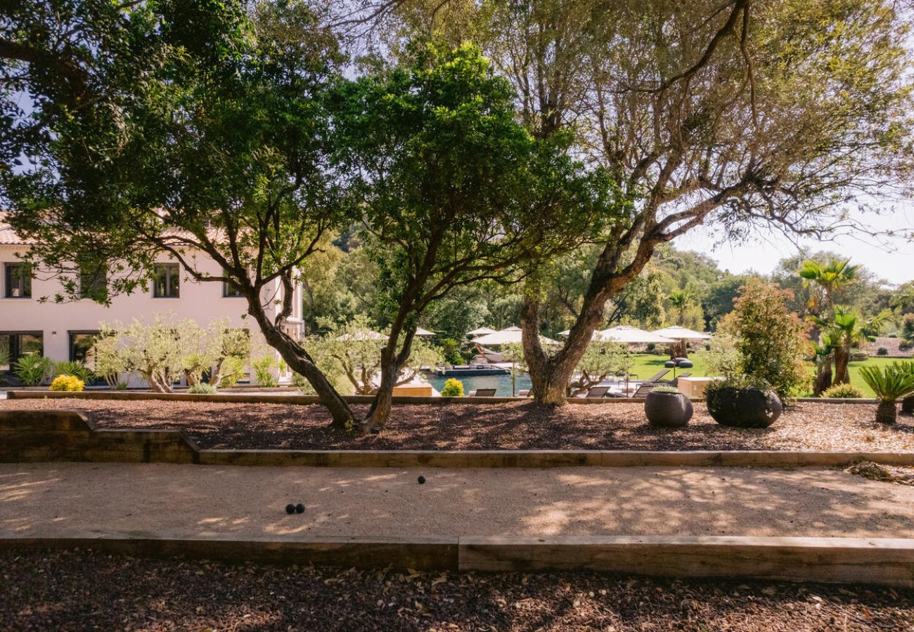 Villa in La Croix-Valmer - Villa Musc Noir Croix-Valmer avec piscine & hélisu