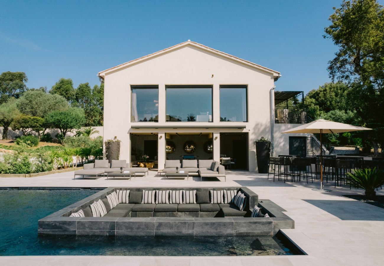 Villa in La Croix-Valmer - Villa Musc Noir Croix-Valmer avec piscine & hélisu