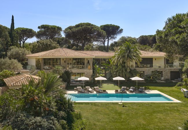 Villa à Saint-Tropez - Villa Les Pins D'OR - Les Parcs avec piscine