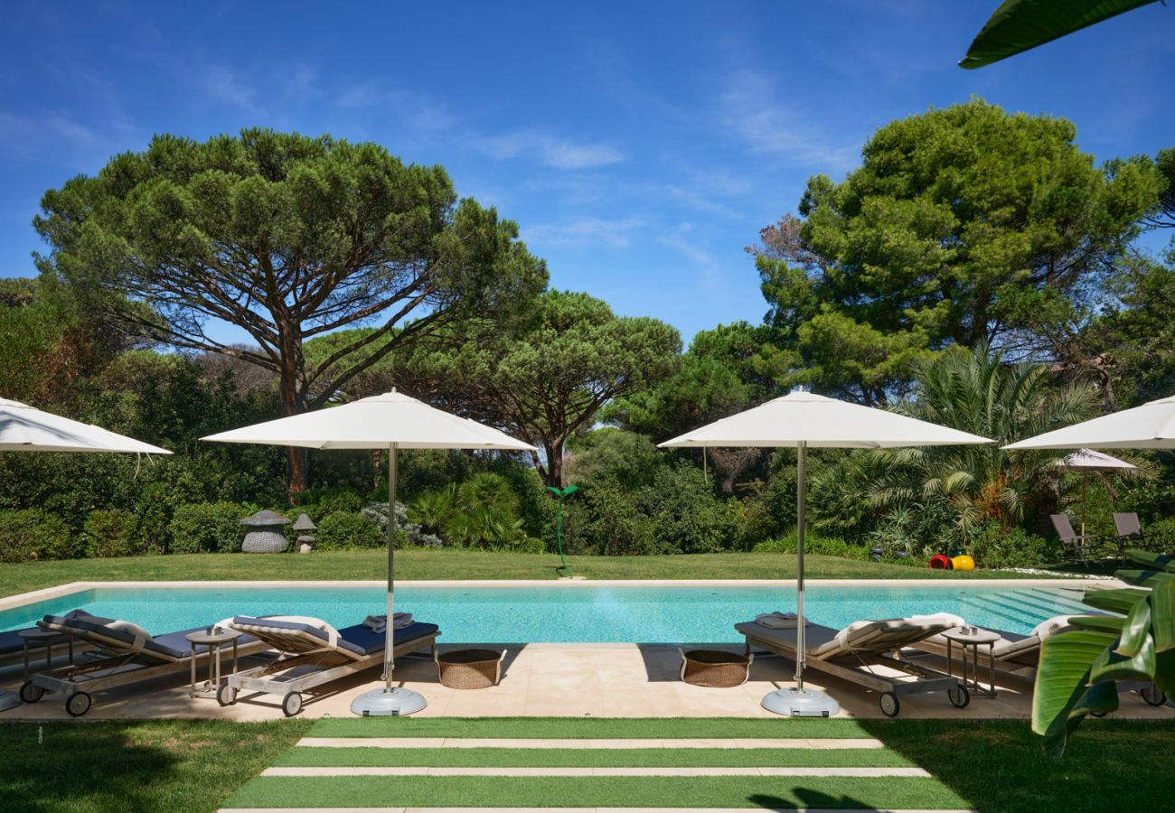 Villa à Saint-Tropez - Villa Les Pins D'OR - Les Parcs avec piscine