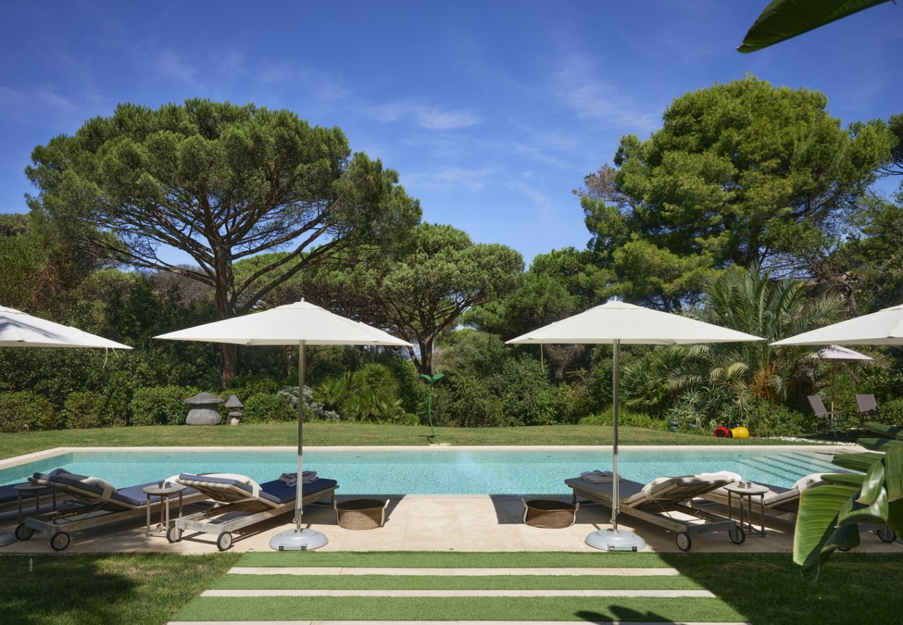 Villa à Saint-Tropez - Villa Les Pins D'OR - Les Parcs avec piscine