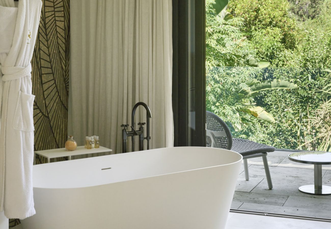 Villa à Saint-Tropez - Villa Les Pins D'OR - Les Parcs avec piscine